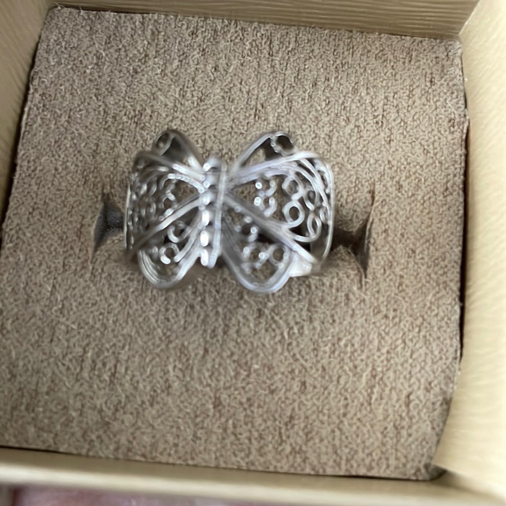 Silver tone Ring